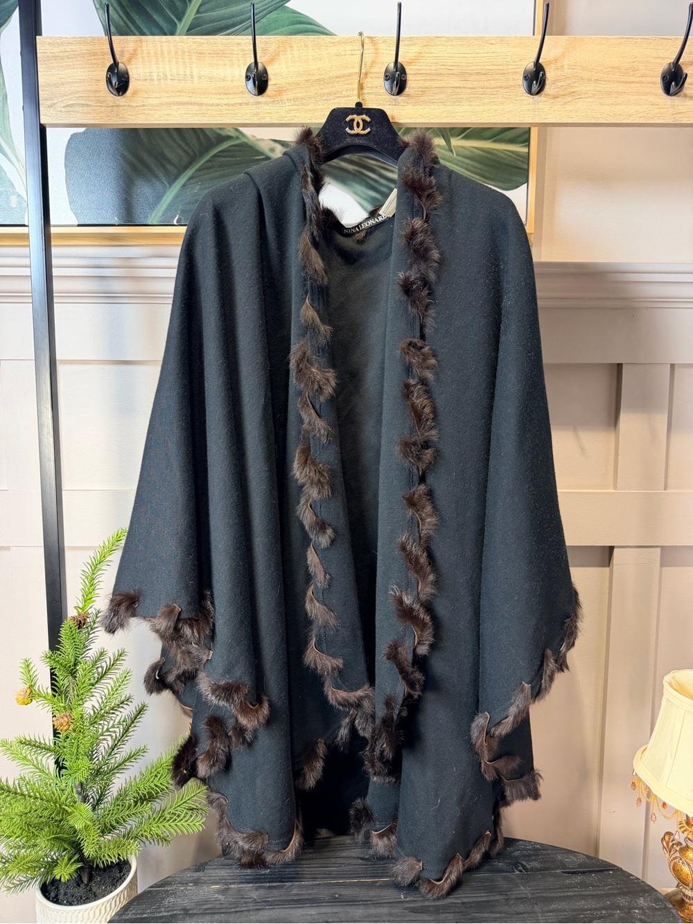 Luxury Nina Leonard Fabulous Real Fur Trim Black 15% Wool Shawl SZ OS Boho